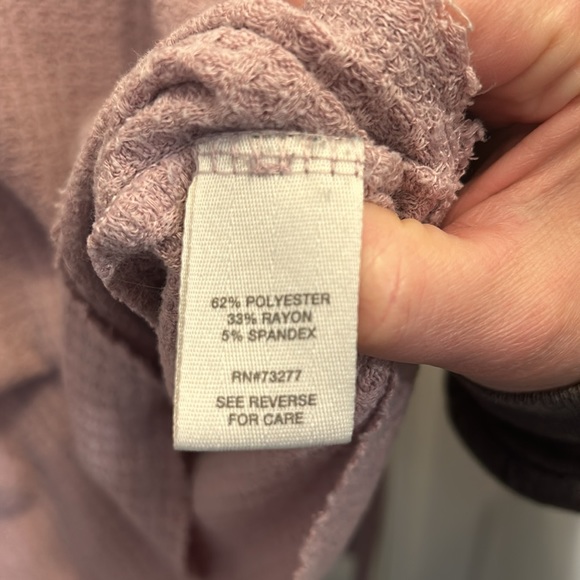 MUDD Women’s Long Sleeved Slightly Cropped Top SIZE: Medium waffle texture - Picture 3 of 5